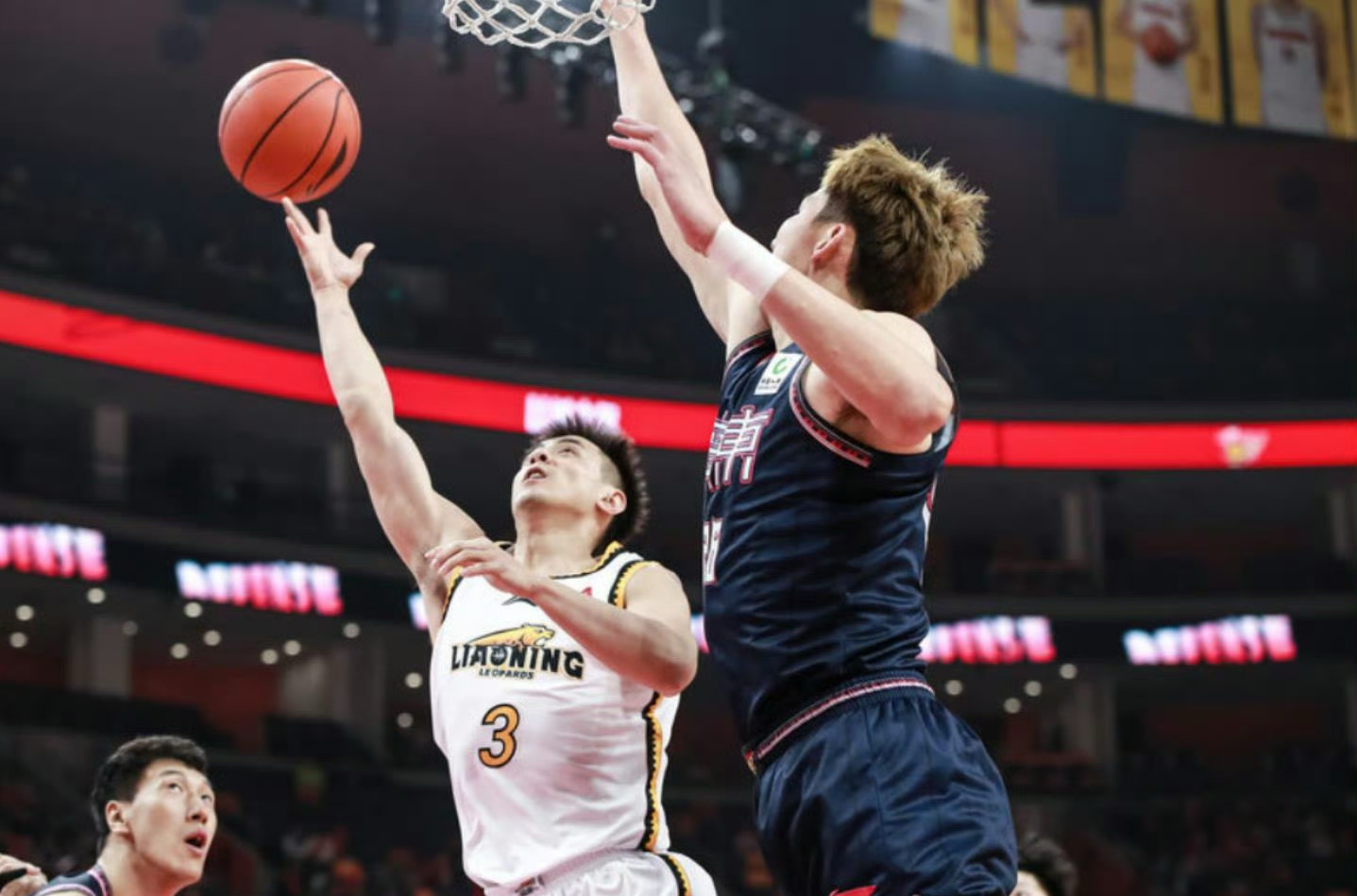 包含阿斯顿维拉发布备战花絮，关键时刻篮板制胜，CBA季后赛任务艰巨，轮换策略成焦点的词条-开云在线入口