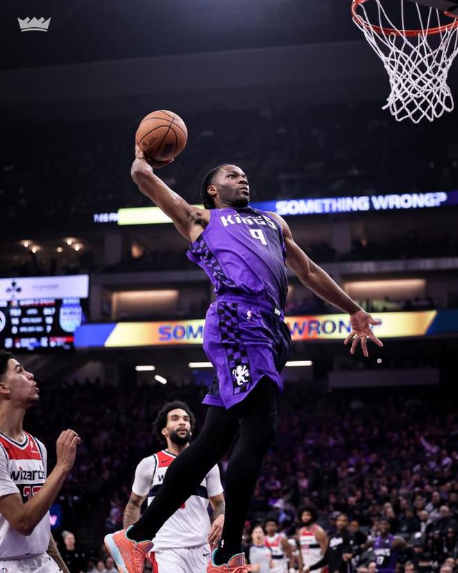 刚刚！萨克拉门托国王关键时刻刷新队史纪录集结日山东男篮调整名单以备欧篮联，赛前罗马备战西甲的简单介绍